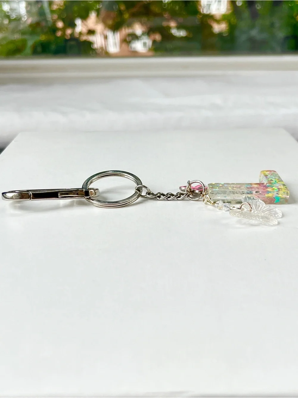🦋 'L' Glitter Letter Keychain & Bag Charm with 🎀 Bow & Butterfly Accents